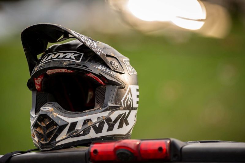 Helmet Wrap Bell Moto 9 Closeup Helm Beklebung Helmet Sticker Set Motocross MX Shoei Fox V3 Matte Folie