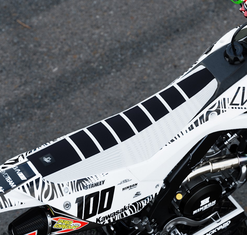 Kawasaki KX450 2024 seatcover with black and white accents